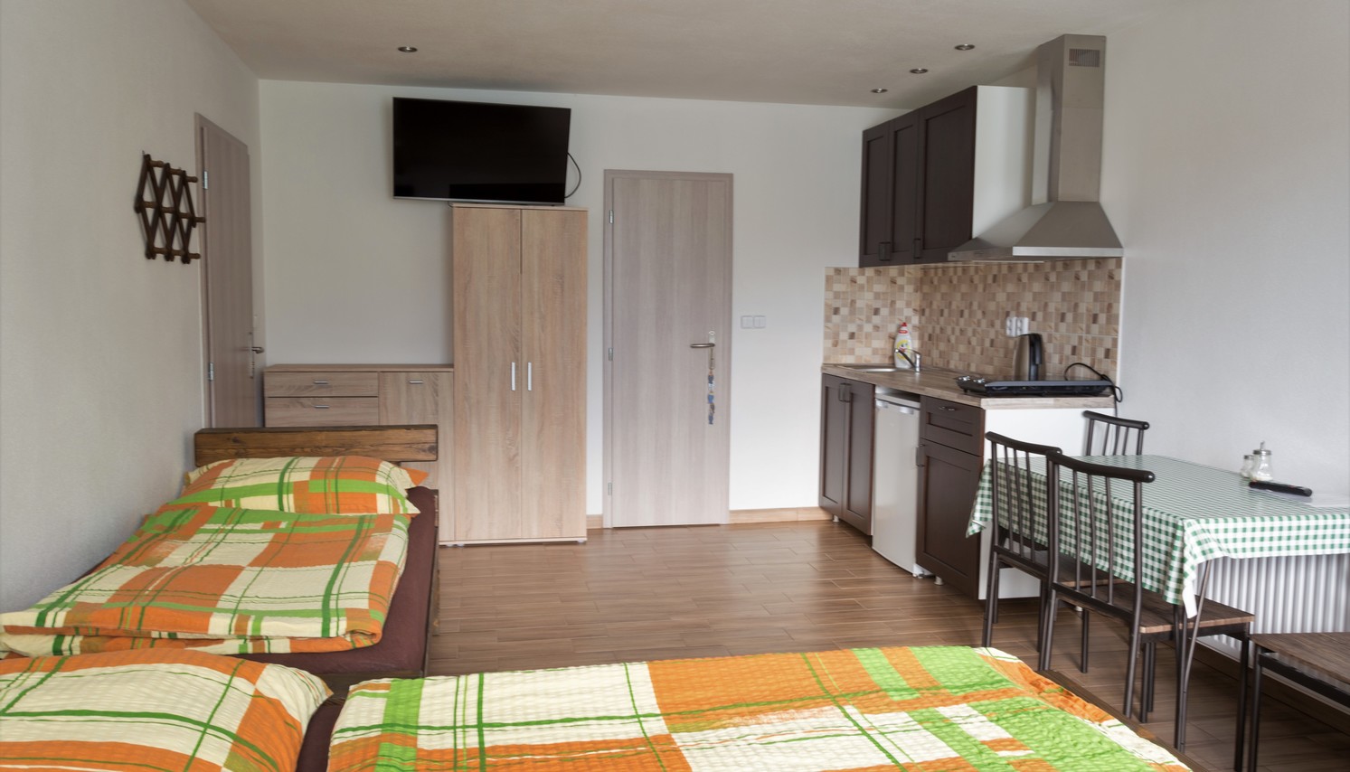 Interiér apartmánu s bytelnými postelemi